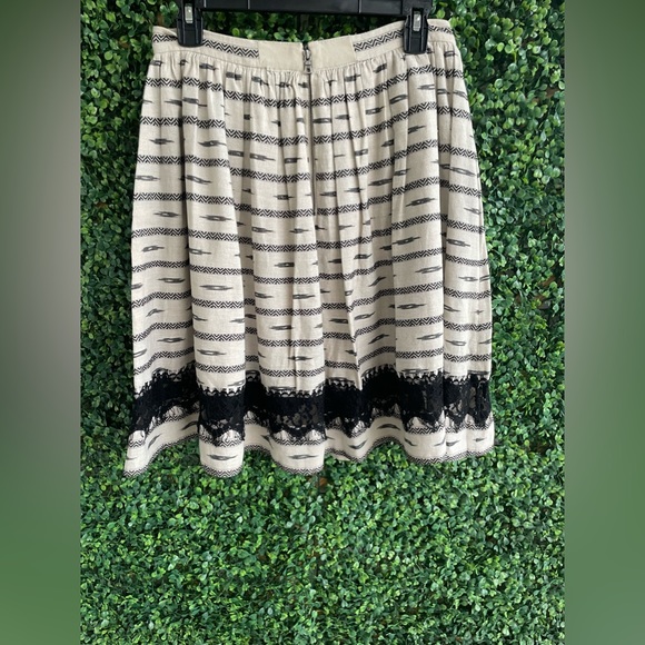 Alice + Olivia - Black & Off-White Aztec Patterned Skirt | Sz 8 - Picture 8 of 12